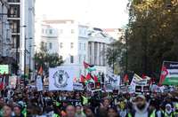 Londonā vērienīga demonstrācija palestīniešu atbalstam