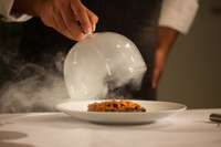 “Michelin” kvalitātes zvaigzni saņem restorāns “Max Cekot Kitchen”, ceļvedī iekļauts arī “Mo”