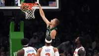 Video: Porziņģim 21 punkts “Celtics” uzvarā pār bijušo komandu “Knicks”