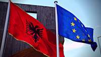 Mediji: Grieķija novilcina sarunu sākšanu ar Albāniju par iestāšanos ES