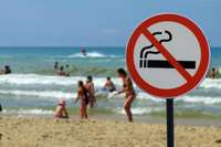 Francija aizliegs smēķēšanu pludmalēs