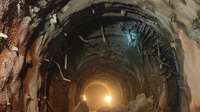 Indijā tuneļa iegruvums iesprosto 40 cilvēkus