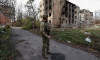 Kijiva: Krievi nošāvuši divus ukraiņu karavīrus, kas padevās gūstā