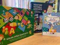 Pirmsskolām un sākumskolām tiks nogādāti 7300 atbalsta materiālu pārejai uz mācībām tikai latviešu valodā