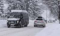 LVC: Sniegs un apledojums visā Latvijā apgrūtina braukšanu pa valsts galvenajiem un reģionālajiem autoceļiem