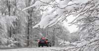 LVC: Sniegs un apledojums apgrūtina braukšanu lielākajā daļā Latvijas teritorijas