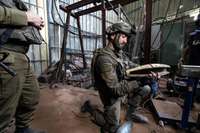 Izraēlas armija izrāda pazemes ieroču ražotni Gazas joslā