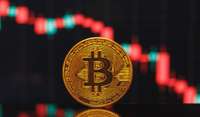 “Bitcoin” kurss pārsniedz 72 000 dolāru