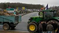 Franču zemnieki palielina spiedienu uz Parīzi