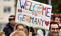Pērn Vācijā patvērumu lūguši aptuveni 350 000 cilvēku