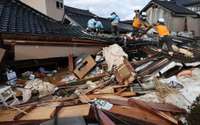 Japānā piecas dienas pēc zemestrīces izglābta drupās iesprostota seniore