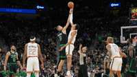Porziņģim 14 punkti “Celtics” uzvarā pār “Spurs” un Vembanjamu