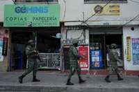 Ekvadoras televīzijā ielauzušies bandīti; 13 cilvēkus apsūdzēs terorismā