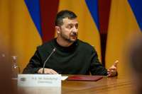 Zelenskis iesniedz likumprojektu par pilsonību ārzemju ukraiņiem un brīvprātīgajiem karavīriem