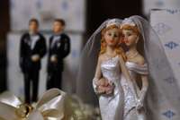 Čehijas parlamenta apakšpalāta noraida viendzimuma laulības
