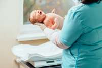 Latvijā reģistrēto jaundzimušo skaits janvārī sarucis par 7,9%