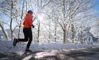 Veselībai droša skriešana un vingrošana ziemas apstākļos. Padomi fizisko aktivitāšu mīļotājiem