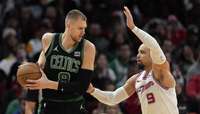 Video: Porziņģis ar 32 punktiem sekmē “Celtics” uzvaru pār “Rockets”