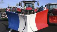 Francijas lauksaimnieki turpina bloķēt galvenos autoceļus ap Parīzi