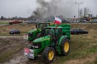 Polijas lauksaimnieki sāk plašu protesta akciju, arī netālu no Lietuvas robežas