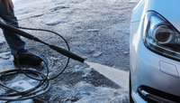Lai sāls nekļūtu par auto īpašnieku murgu: padomi, kā kopt mašīnu ziemā