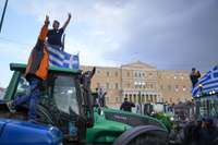 Grieķijas lauksaimnieki protestē Atēnās