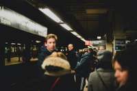 Ņujorkas metro stacijā nošauts viens un ievainoti pieci cilvēki, šāvējs tiek meklēts