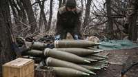 Lielbritānija ieguldīs 245 miljonus mārciņu Ukrainai domātu artilērijas lādiņu iegādē