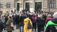 Belgradā simtiem cilvēku protestē pret attaisnojošo spriedumu žurnālista slepkavības lietā