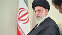 “Meta” dzēš Irānas līdera Hameneji “Instagram” un “Facebook” kontus