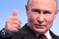 Kremļa kritiķis aicina Rietumus neatzīt Putina uzvaru “vēlēšanās”