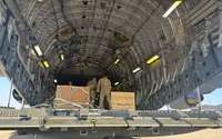 ASV sāk piegādāt palīdzību Gazai, kravas nometot no lidmašīnām