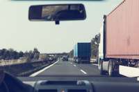 Pētījums: 53% autovadītāju par galveno risku uz ceļiem uzskata braukšanas kultūru