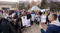 Protestā pret Krievijas prezidenta “vēlēšanām” pulcējas vairāki desmiti cilvēku
