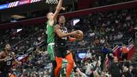 Video: Porziņģis gūst 19 punktus “Celtics” uzvarā pār “Pistons” basketbolistiem
