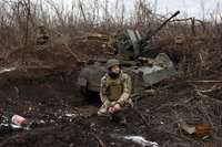 Ukraina devusi raķešu triecienu objektiem Krimā