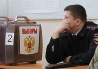 Krievijā policija aiztur vēlētājus par uzrakstiem uz biļeteniem