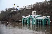 Krievijas Orenburgas apgabalā turpinās spēcīgi plūdi