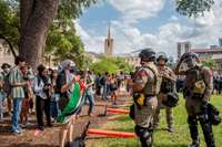 ASV universitātēs turpinās protesti pret karu Gazas joslā