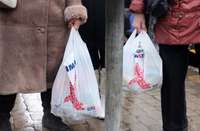 Aptauja: Latvijā pieaug iedzīvotāju skaits, kuri ikdienā izvēlas plastmasas iepakojumus