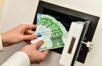 Vīrieti aiztur par 9000 eiro zādzību no spēļu zāles seifa