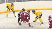 Latvijas U-18 hokejisti pārbaudes spēlē zaudē Zviedrijai
