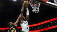 Video: “Celtics” bez Porziņģa sastāvā ar uzvaru uzsāk NBA izslēgšanas spēļu otro kārtu