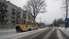 "Liepājas sabiedriskais transports" lūdz pašvaldības policiju pievērst uzmanību bērnu braukšanai uz tramvaja sakabes