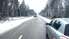 Sniega dēļ braukšana apgrūtināta teju uz visiem lielākajiem autoceļiem