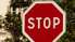Priekulē ignorē "Stop!" zīmi, sadursme, grāvis, "Audi" uz sāniem