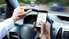 Negatīva tendence – pieaug autovadītāju skaits, kas mobilo tālruni lieto auto vadīšanas laikā