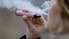 Francijas parlaments atbalsta vienreizlietojamo elektronisko cigarešu aizliegumu
