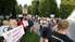 Aptuveni 40 cilvēki pie Ministru kabineta ēkas protestē pret "Sadales tīkla" tarifu straujo kāpumu