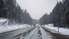 Snigšanas dēļ daudzviet Latvijā apgrūtināti braukšanas apstākļi